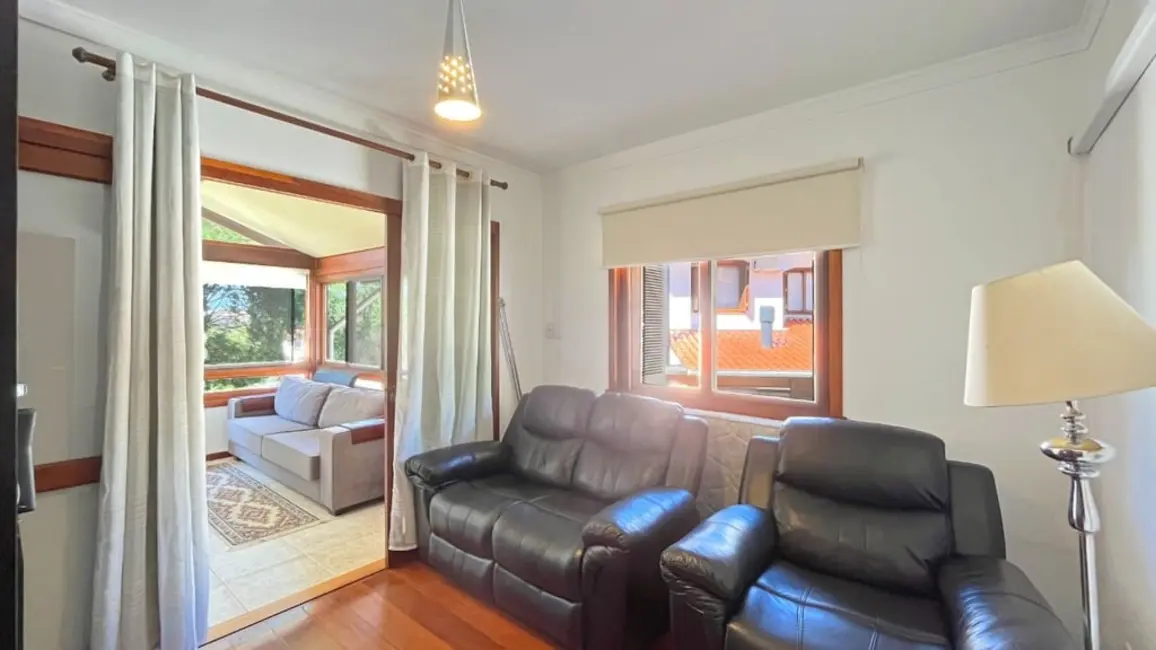 Casa com 3 quartos à venda, 172m2 em Teresópolis, Porto Alegre - RS - imagem 6 Foto 6 de Casa com 3 quartos à venda, 172m2 em Teresópolis, Porto Alegre - RS