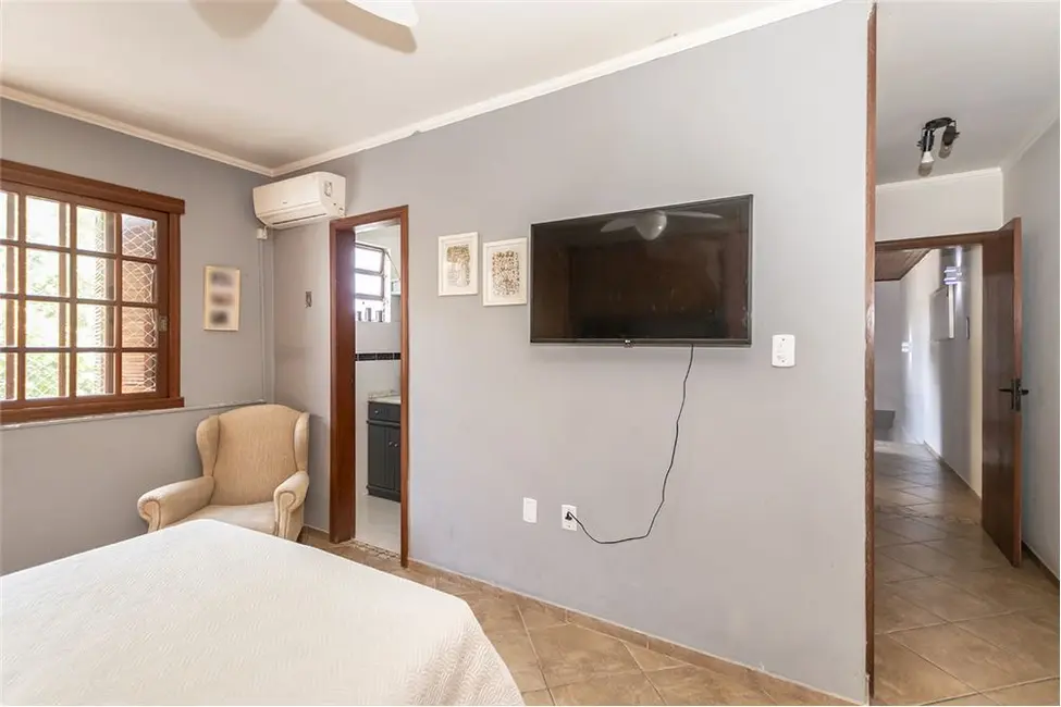 Casa com 4 quartos à venda, 250m2 em Três Figueiras, Porto Alegre - RS - imagem 9 Foto 9 de Casa com 4 quartos à venda, 250m2 em Três Figueiras, Porto Alegre - RS