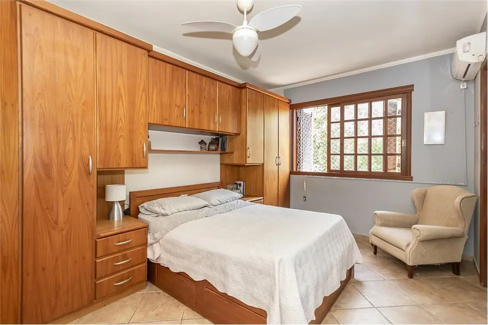 Casa com 4 quartos à venda, 250m2 em Três Figueiras, Porto Alegre - RS - imagem 7 Foto 7 de Casa com 4 quartos à venda, 250m2 em Três Figueiras, Porto Alegre - RS