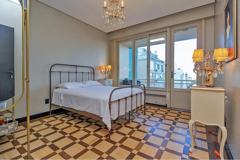 Apartamento com 4 quartos à venda, 222m2 em Independência, Porto Alegre - RS - imagem 2 Foto 2 de Apartamento com 4 quartos à venda, 222m2 em Independência, Porto Alegre - RS