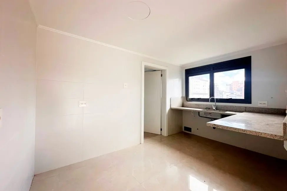 Apartamento com 3 quartos à venda, 117m2 em Petrópolis, Porto Alegre - RS - imagem 8 Foto 8 de Apartamento com 3 quartos à venda, 117m2 em Petrópolis, Porto Alegre - RS