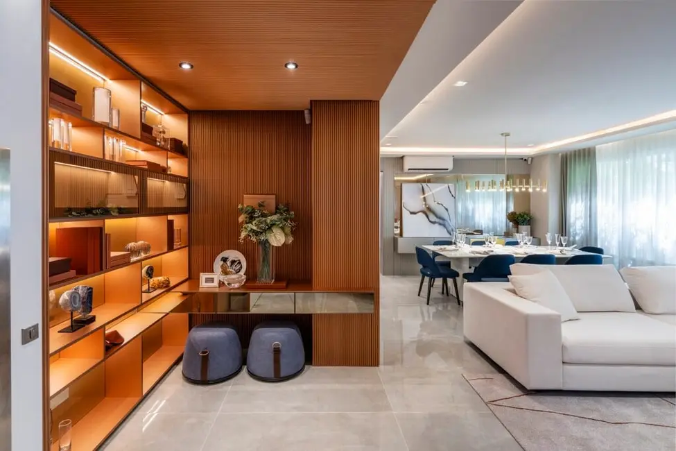 Apartamento com 3 quartos à venda, 220m2 em Rio Branco, Porto Alegre - RS - imagem 9 Foto 9 de Apartamento com 3 quartos à venda, 220m2 em Rio Branco, Porto Alegre - RS