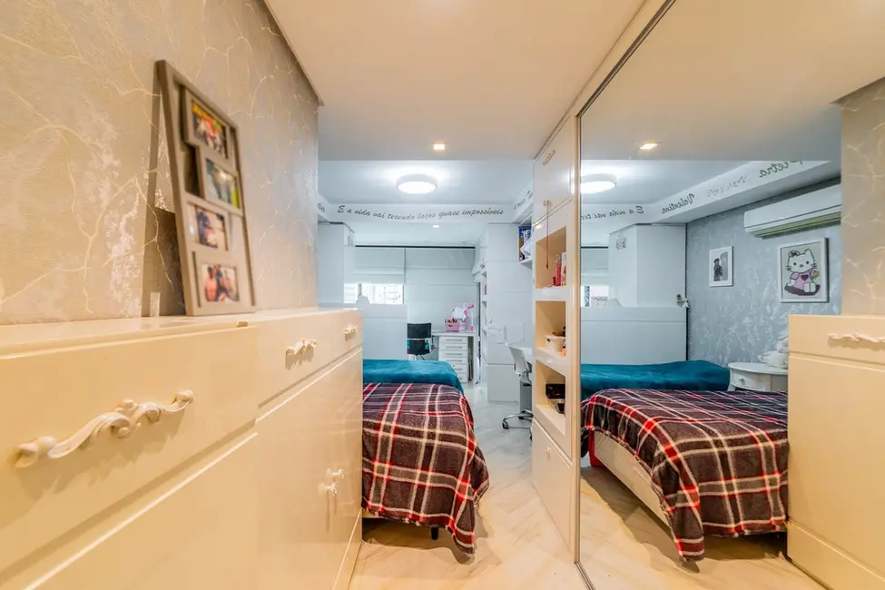 Apartamento com 4 quartos à venda, 266m2 em Petrópolis, Porto Alegre - RS - imagem 4 Foto 4 de Apartamento com 4 quartos à venda, 266m2 em Petrópolis, Porto Alegre - RS