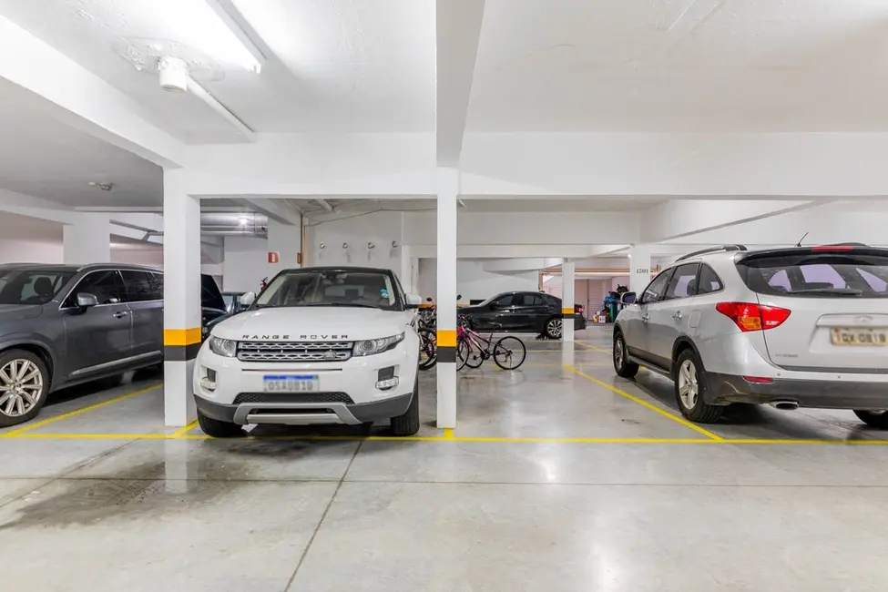 Apartamento com 4 quartos à venda, 266m2 em Petrópolis, Porto Alegre - RS - imagem 8 Foto 8 de Apartamento com 4 quartos à venda, 266m2 em Petrópolis, Porto Alegre - RS