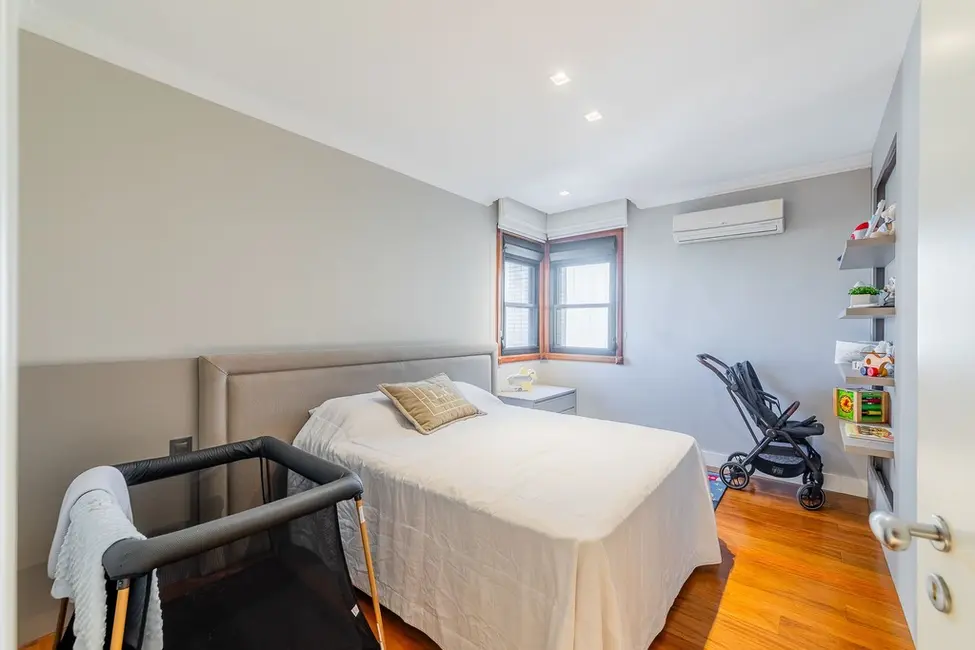 Apartamento com 4 quartos à venda, 405m2 em Moinhos de Vento, Porto Alegre - RS - imagem 8 Foto 8 de Apartamento com 4 quartos à venda, 405m2 em Moinhos de Vento, Porto Alegre - RS