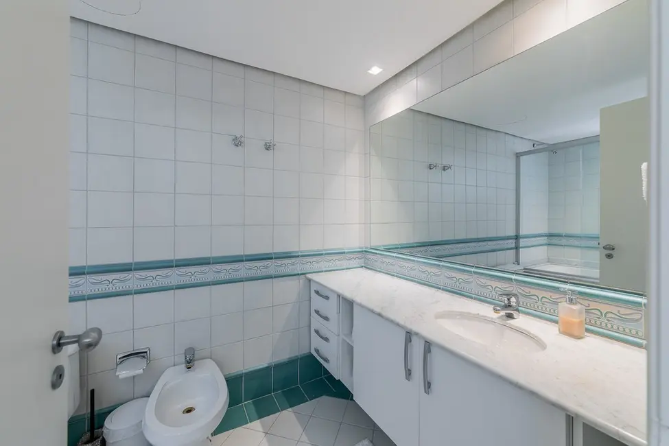 Apartamento com 4 quartos à venda, 405m2 em Moinhos de Vento, Porto Alegre - RS - imagem 6 Foto 6 de Apartamento com 4 quartos à venda, 405m2 em Moinhos de Vento, Porto Alegre - RS