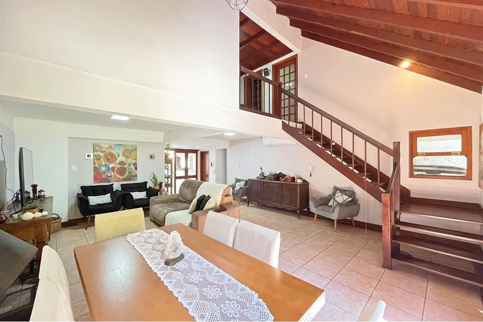 Foto 1 de Casa de Condomínio com 4 quartos à venda, 220m2 em Ipanema, Porto Alegre - RS