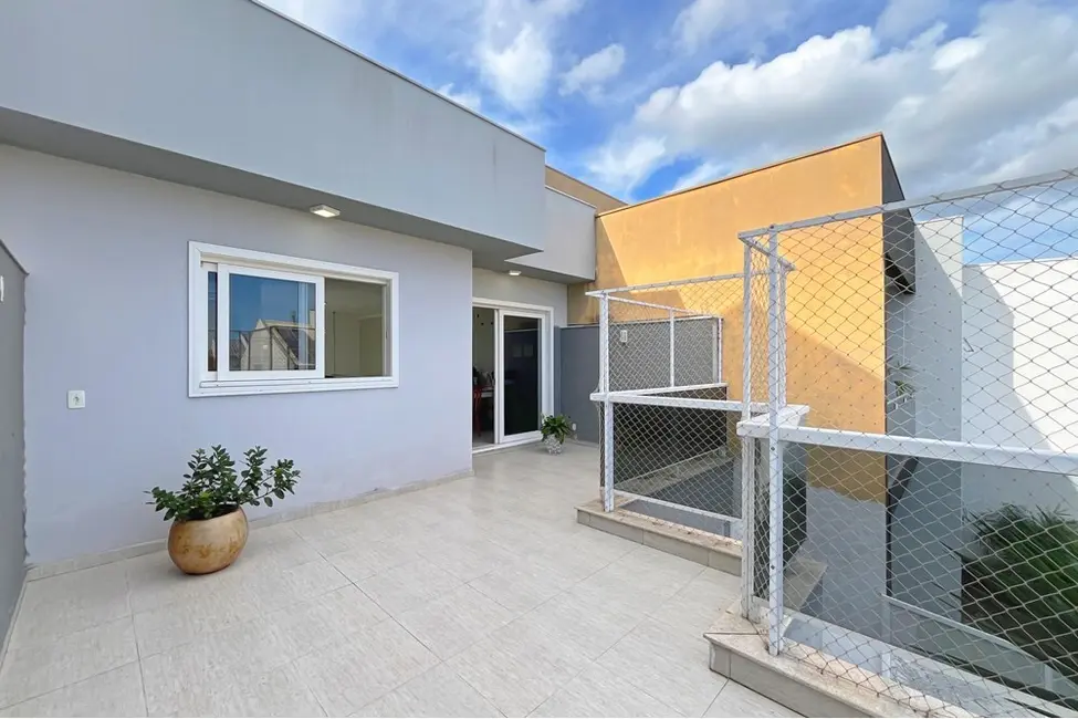 Foto 2 de Casa com 3 quartos à venda, 210m2 em Hípica, Porto Alegre - RS