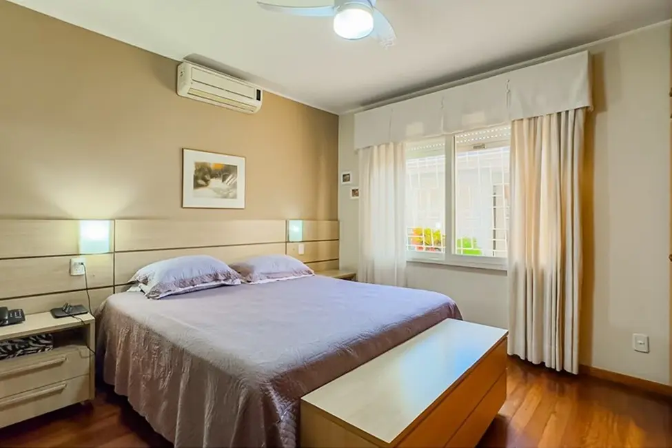 Foto 4 de Casa com 4 quartos à venda, 233m2 em Santa Maria Goretti, Porto Alegre - RS
