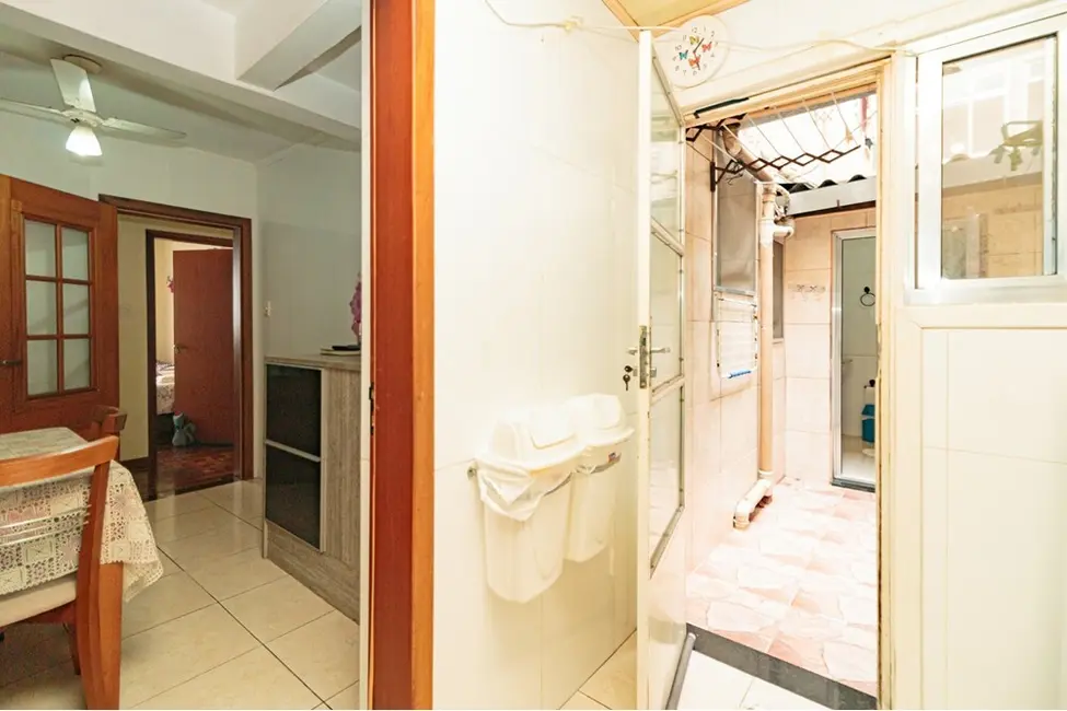 Foto 2 de Apartamento com 4 quartos à venda, 75m2 em Passo da Areia, Porto Alegre - RS