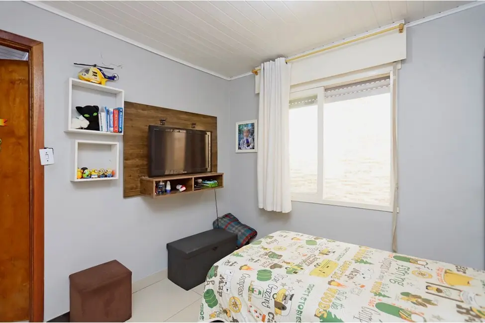 Casa com 3 quartos à venda, 54m2 em Rubem Berta, Porto Alegre - RS - imagem 6 Foto 6 de Casa com 3 quartos à venda, 54m2 em Rubem Berta, Porto Alegre - RS