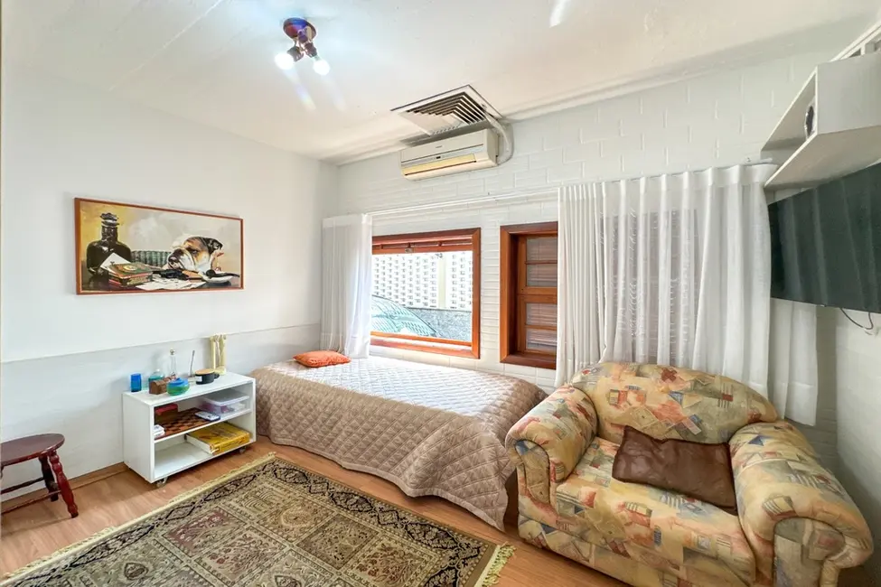 Casa com 3 quartos à venda, 290m2 em Três Figueiras, Porto Alegre - RS - imagem 8 Foto 8 de Casa com 3 quartos à venda, 290m2 em Três Figueiras, Porto Alegre - RS