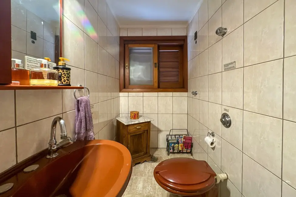 Casa com 3 quartos à venda, 290m2 em Três Figueiras, Porto Alegre - RS - imagem 7 Foto 7 de Casa com 3 quartos à venda, 290m2 em Três Figueiras, Porto Alegre - RS