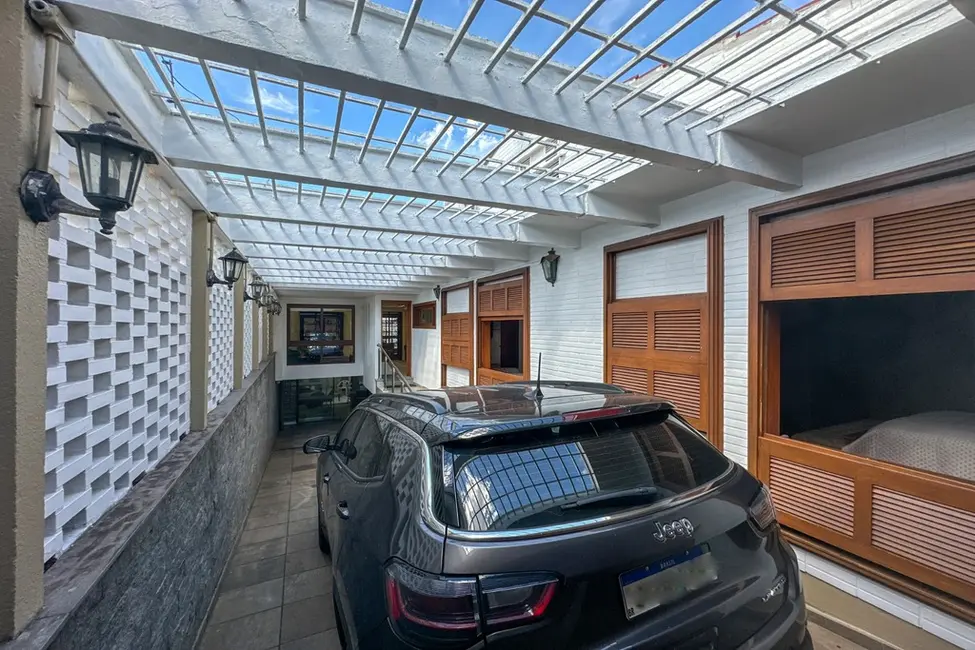 Casa com 3 quartos à venda, 290m2 em Três Figueiras, Porto Alegre - RS - imagem 3 Foto 3 de Casa com 3 quartos à venda, 290m2 em Três Figueiras, Porto Alegre - RS