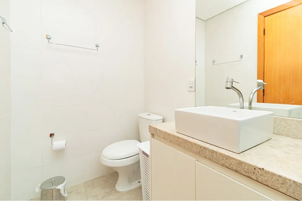 Foto 2 de Casa com 4 quartos à venda, 311m2 em Chácara das Pedras, Porto Alegre - RS