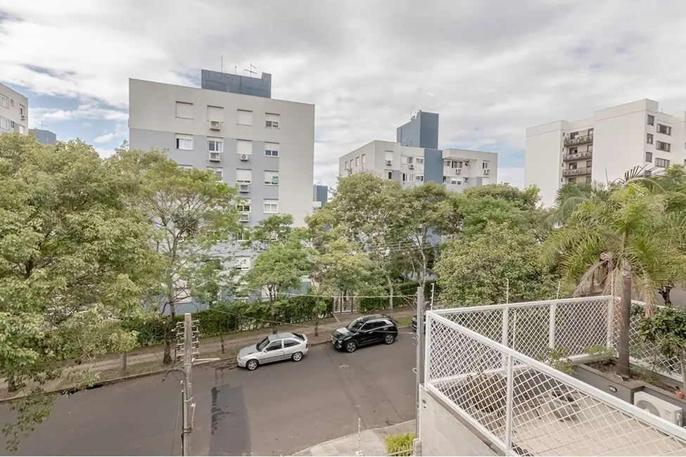 Foto 3 de Casa com 3 quartos à venda, 349m2 em Chácara das Pedras, Porto Alegre - RS