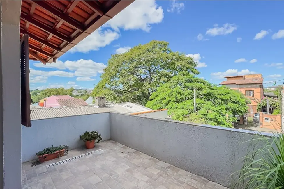 Casa com 5 quartos à venda, 208m2 em Porto Alegre - RS - imagem 9 Foto 9 de Casa com 5 quartos à venda, 208m2 em Porto Alegre - RS