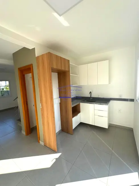 Foto 2 de Casa de Condomínio com 2 quartos para alugar, 58m2 em Vila Nova, Porto Alegre - RS