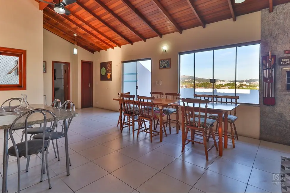 Foto 2 de Casa com 5 quartos à venda, 383m2 em Ipanema, Porto Alegre - RS