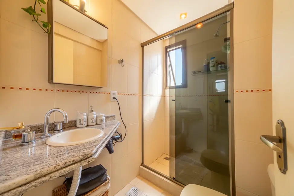 Apartamento com 2 quartos à venda, 65m2 em Menino Deus, Porto Alegre - RS - imagem 2 Foto 2 de Apartamento com 2 quartos à venda, 65m2 em Menino Deus, Porto Alegre - RS