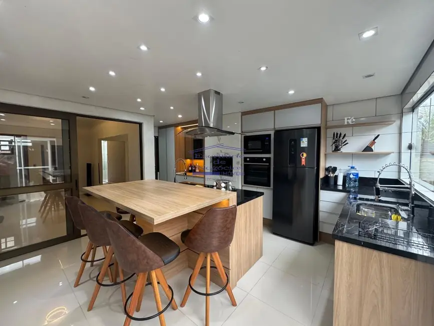 Foto 2 de Casa com 1 quarto à venda, 150m2 em Hípica, Porto Alegre - RS