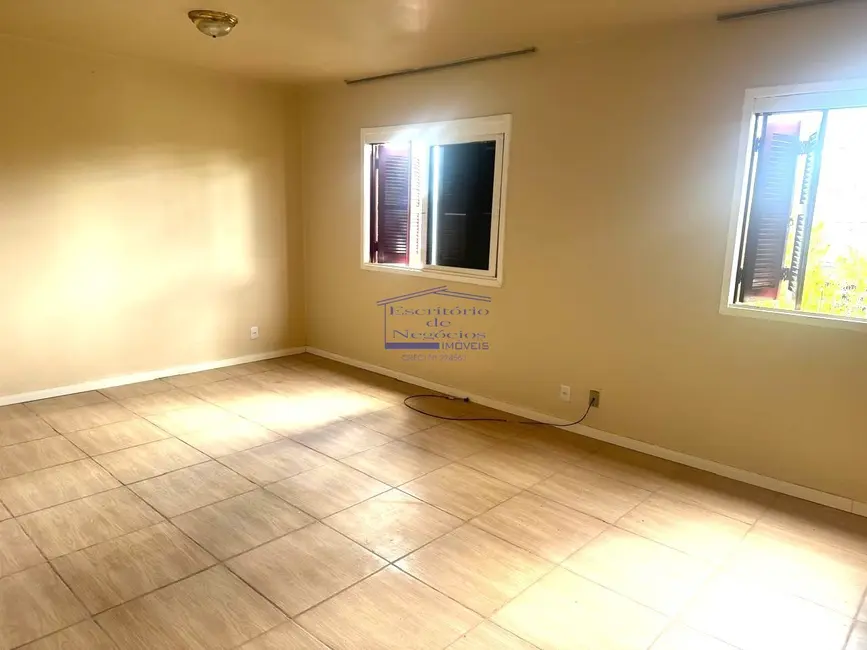 Casa com 3 quartos para alugar, 80m2 em Porto Alegre - RS - imagem 7 Foto 7 de Casa com 3 quartos para alugar, 80m2 em Porto Alegre - RS