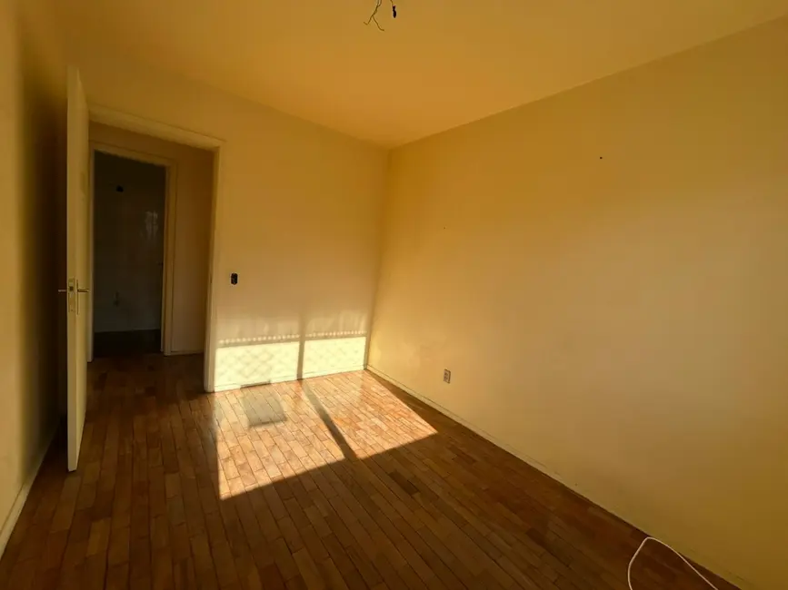 Foto 2 de Apartamento com 2 quartos à venda, 62m2 em Menino Deus, Porto Alegre - RS