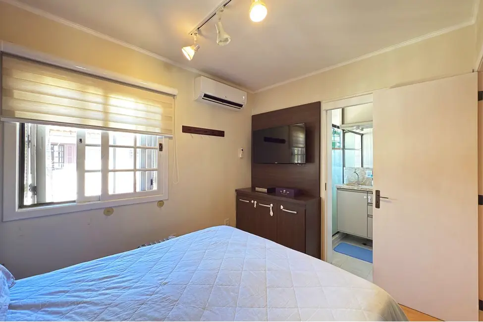 Foto 2 de Casa de Condomínio com 3 quartos à venda, 78m2 em Vila Nova, Porto Alegre - RS