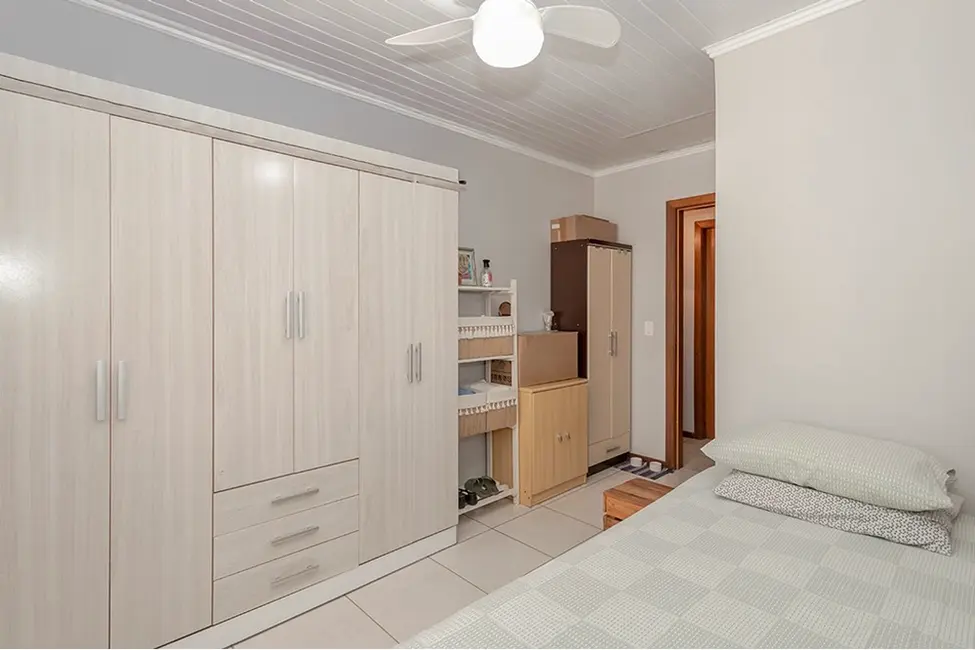 Foto 2 de Casa com 2 quartos à venda, 61m2 em Hípica, Porto Alegre - RS