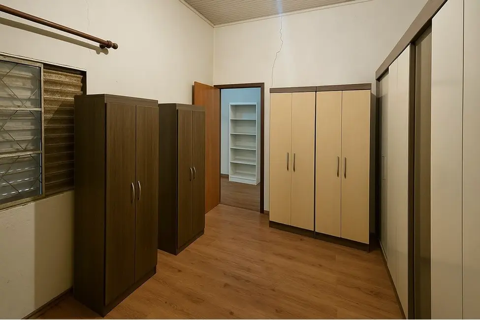 Casa com 2 quartos à venda, 80m2 em Menino Deus, Porto Alegre - RS - imagem 2 Foto 2 de Casa com 2 quartos à venda, 80m2 em Menino Deus, Porto Alegre - RS