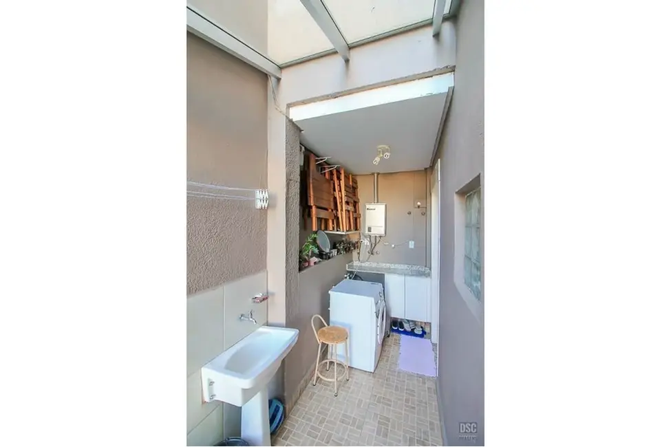 Casa com 3 quartos à venda, 128m2 em Hípica, Porto Alegre - RS - imagem 2 Foto 2 de Casa com 3 quartos à venda, 128m2 em Hípica, Porto Alegre - RS