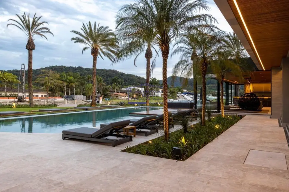 Foto 1 de Casa de Condomínio com 7 quartos à venda, 1400m2 em Guaruja - SP