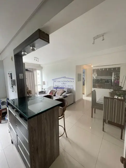 Apartamento com 3 quartos à venda, 72m2 em Cavalhada, Porto Alegre - RS - imagem 6 Foto 6 de Apartamento com 3 quartos à venda, 72m2 em Cavalhada, Porto Alegre - RS