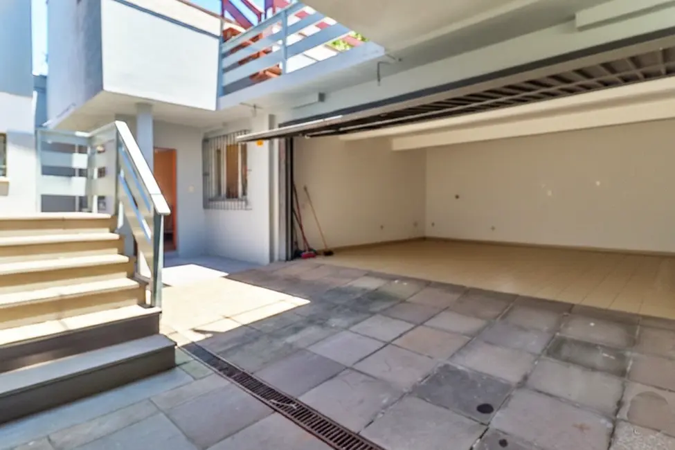 Foto 4 de Casa com 7 quartos à venda, 330m2 em Vila Ipiranga, Porto Alegre - RS