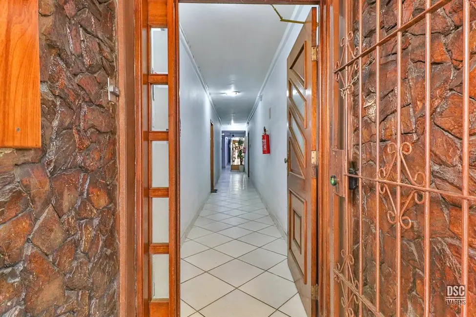 Apartamento com 3 quartos à venda, 84m2 em Centro Histórico, Porto Alegre - RS - imagem 5 Foto 5 de Apartamento com 3 quartos à venda, 84m2 em Centro Histórico, Porto Alegre - RS