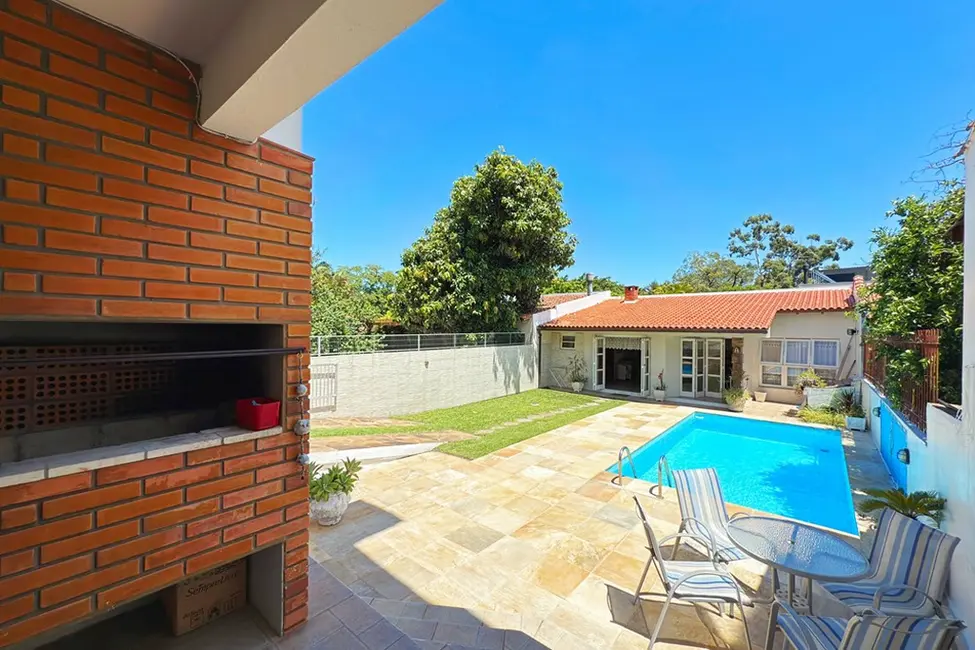 Foto 2 de Casa com 4 quartos à venda, 280m2 em Ipanema, Porto Alegre - RS