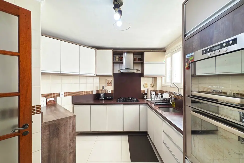 Foto 5 de Casa com 4 quartos à venda, 280m2 em Ipanema, Porto Alegre - RS