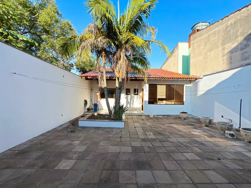 Casa com 2 quartos à venda, 250m2 em Medianeira, Porto Alegre - RS - imagem 8 Foto 8 de Casa com 2 quartos à venda, 250m2 em Medianeira, Porto Alegre - RS