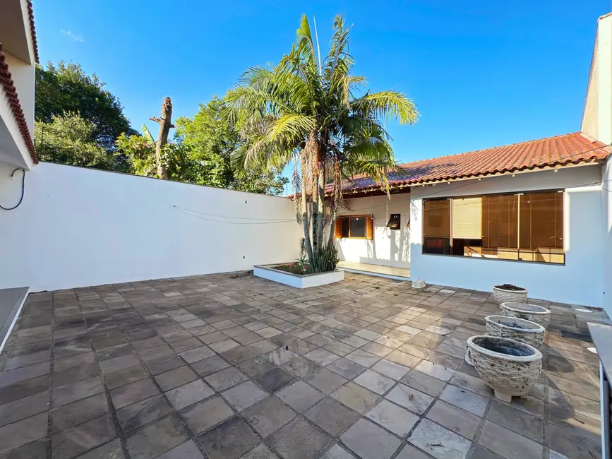 Casa com 2 quartos à venda, 250m2 em Medianeira, Porto Alegre - RS - imagem 7 Foto 7 de Casa com 2 quartos à venda, 250m2 em Medianeira, Porto Alegre - RS