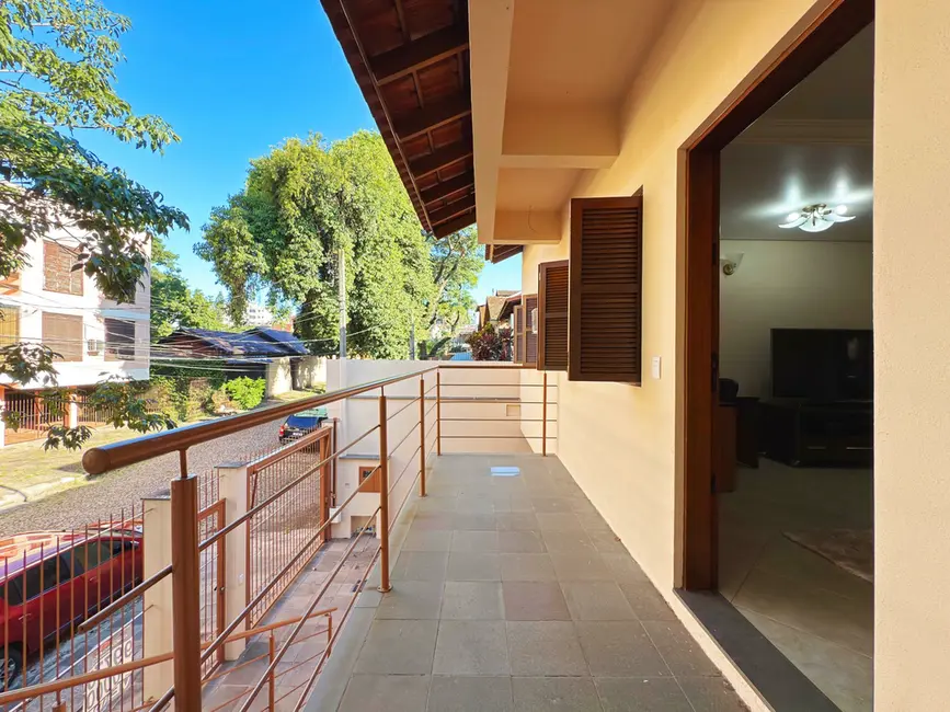 Casa com 2 quartos à venda, 250m2 em Medianeira, Porto Alegre - RS - imagem 4 Foto 4 de Casa com 2 quartos à venda, 250m2 em Medianeira, Porto Alegre - RS