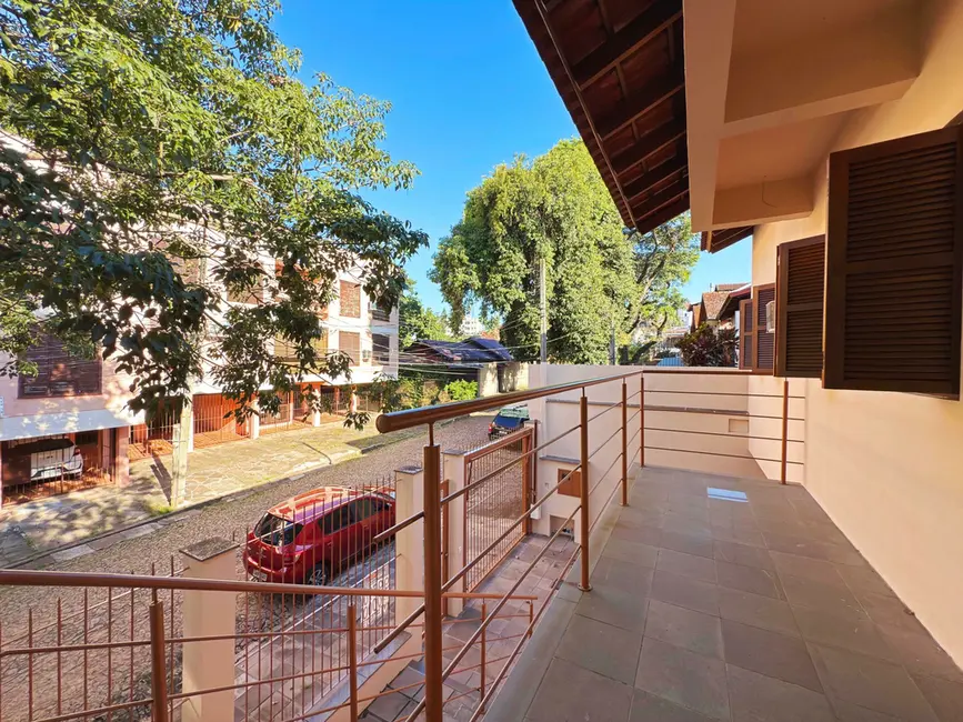 Casa com 2 quartos à venda, 250m2 em Medianeira, Porto Alegre - RS - imagem 3 Foto 3 de Casa com 2 quartos à venda, 250m2 em Medianeira, Porto Alegre - RS