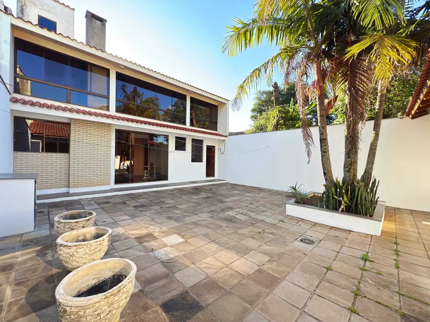 Casa com 2 quartos à venda, 250m2 em Medianeira, Porto Alegre - RS - imagem 6 Foto 6 de Casa com 2 quartos à venda, 250m2 em Medianeira, Porto Alegre - RS