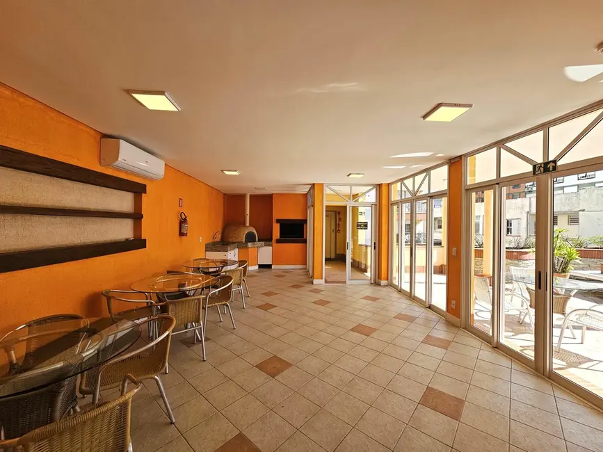 Apartamento com 3 quartos à venda, 98m2 em Menino Deus, Porto Alegre - RS - imagem 6 Foto 6 de Apartamento com 3 quartos à venda, 98m2 em Menino Deus, Porto Alegre - RS