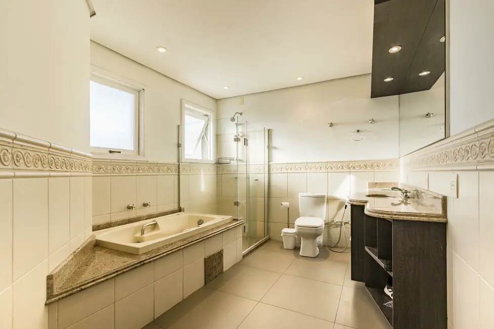 Foto 2 de Casa com 5 quartos à venda, 542m2 em Chácara das Pedras, Porto Alegre - RS