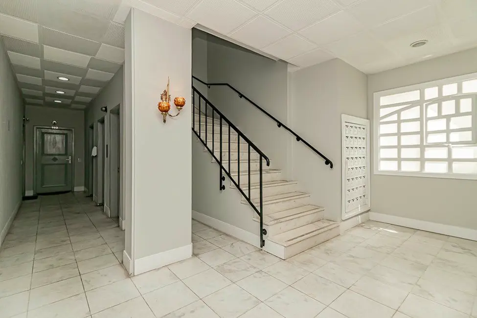 Apartamento com 3 quartos à venda, 99m2 em Centro Histórico, Porto Alegre - RS - imagem 2 Foto 2 de Apartamento com 3 quartos à venda, 99m2 em Centro Histórico, Porto Alegre - RS