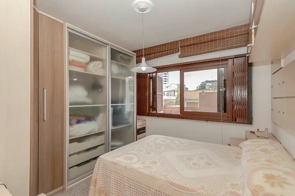 Foto 5 de Casa com 3 quartos à venda, 360m2 em Porto Alegre - RS