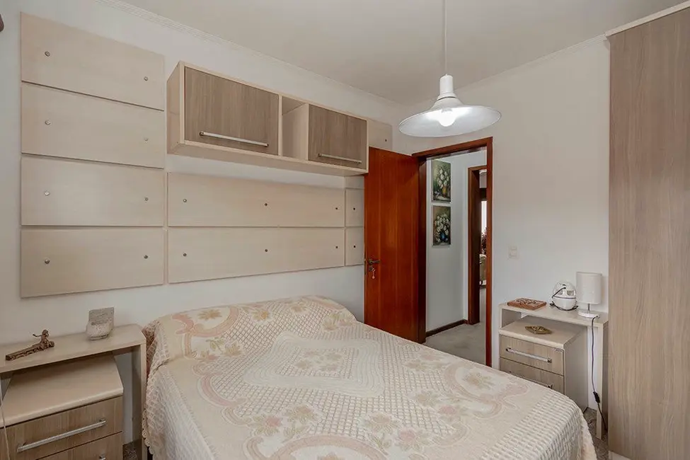 Foto 2 de Casa com 3 quartos à venda, 360m2 em Porto Alegre - RS