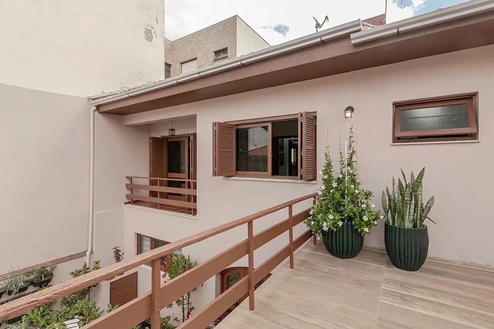 Foto 9 de Casa com 3 quartos à venda, 360m2 em Porto Alegre - RS