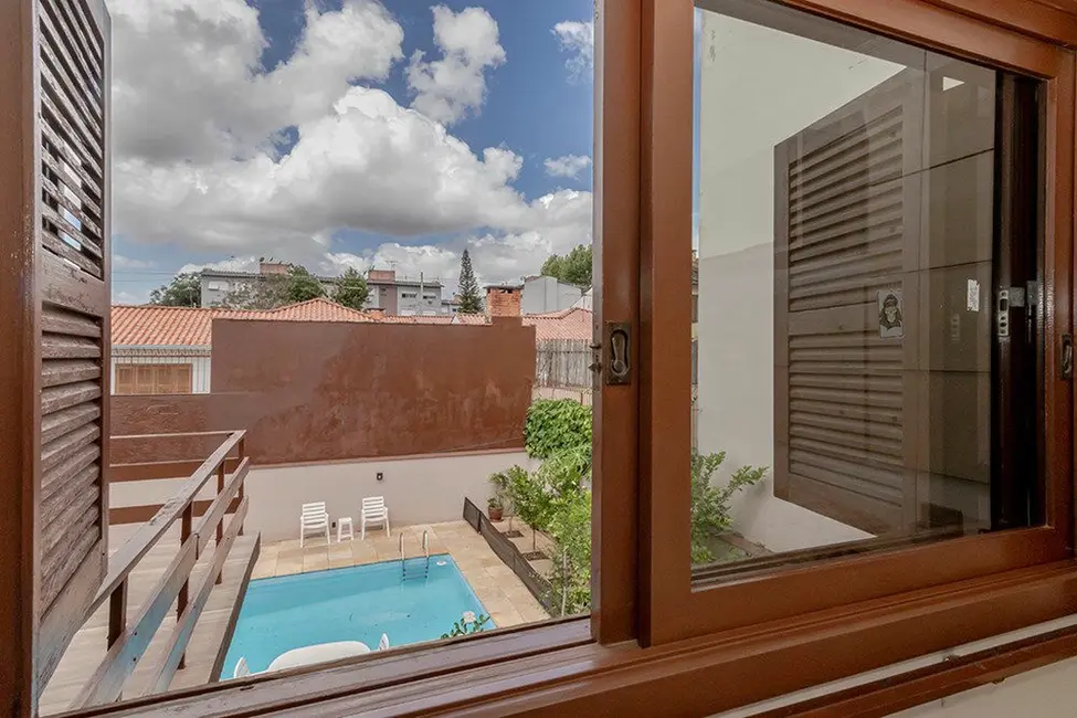 Foto 4 de Casa com 3 quartos à venda, 360m2 em Porto Alegre - RS