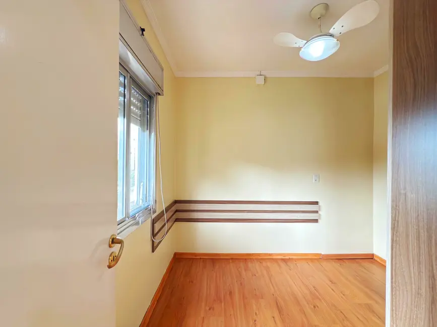 Foto 2 de Apartamento com 3 quartos à venda, 89m2 em Medianeira, Porto Alegre - RS